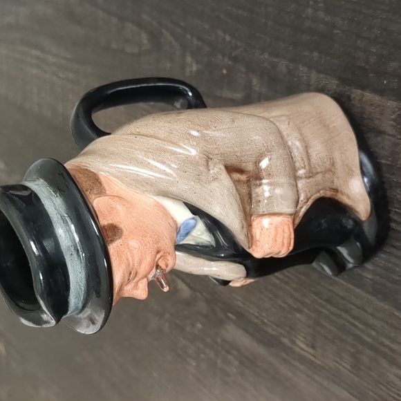 Royal Doulton Winston Churchill Creamer - Picture 4 of 6